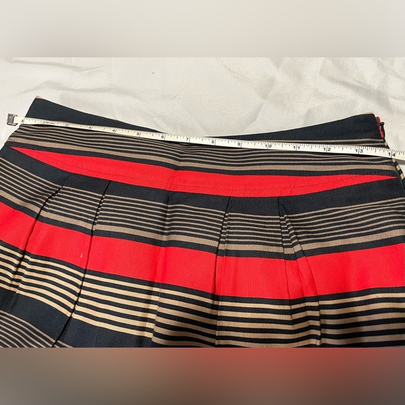 Banana Republic Skirt. Size 2 - Picture 9 of 9